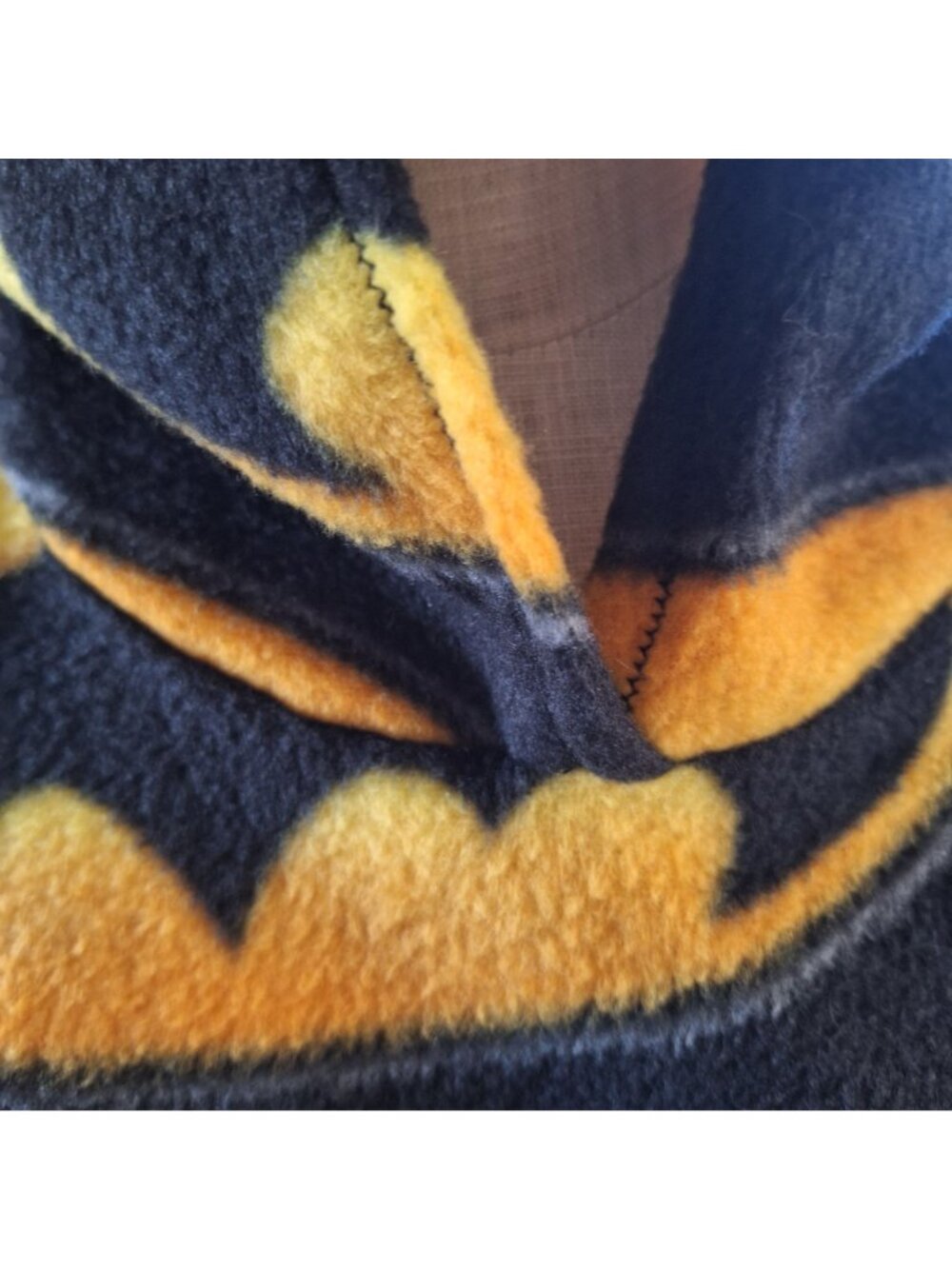 Handmade Batman Kids Fleece Poncho With Hood & Pocket Car Seat Black Yellow - Picture 5 of 11